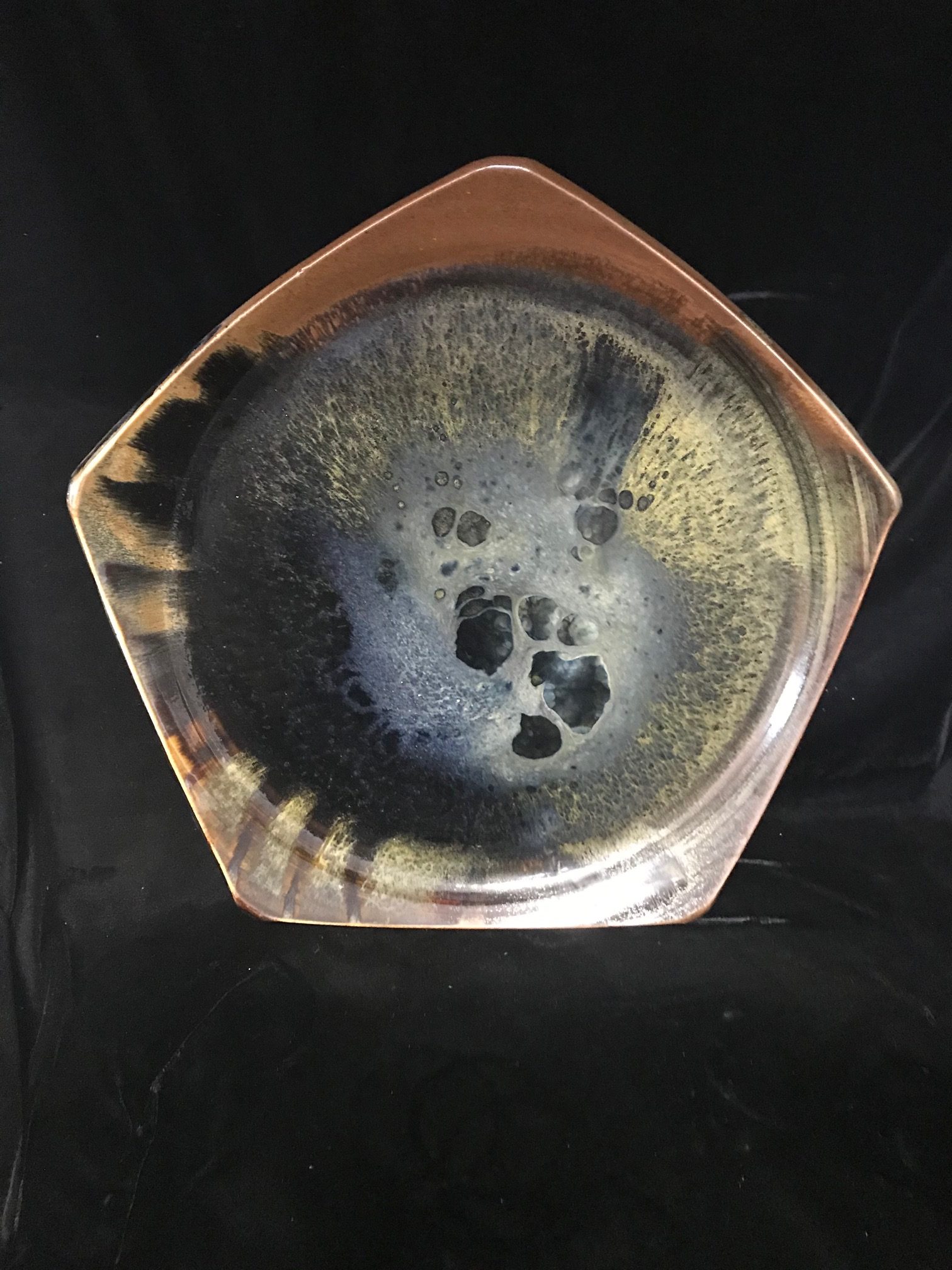 Platter - Pentogonal shape with oil spots
