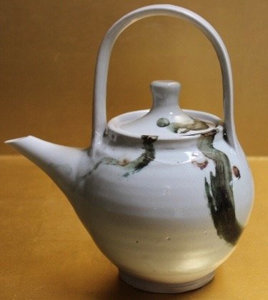 Tea pot with decolation