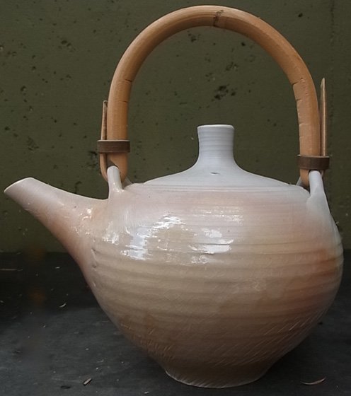 Tea pot with shells